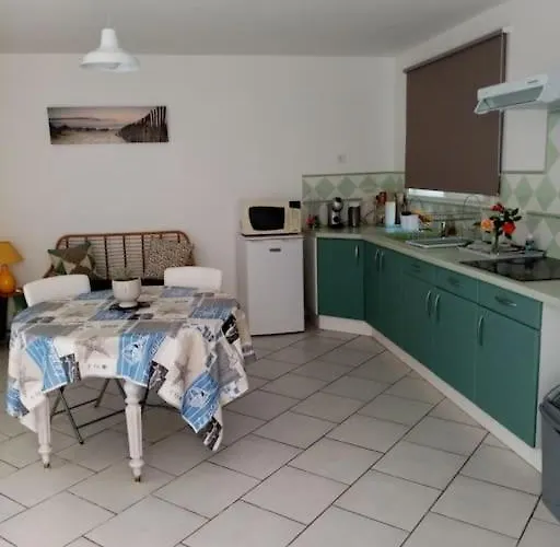 아파트 Calme Dans Villa, Piscine Et Et 포르티하뉴