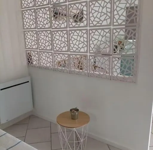 아파트 Calme Dans Villa, Piscine Et Et