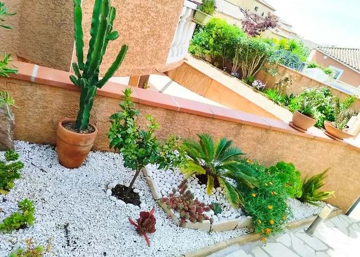 아파트 Calme Dans Villa, Piscine Et Et *